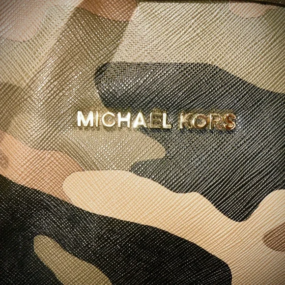 Michael Kors Camouflage Jet Set Tote Patterned Bag (2015 collection) - Picture 6 of 8